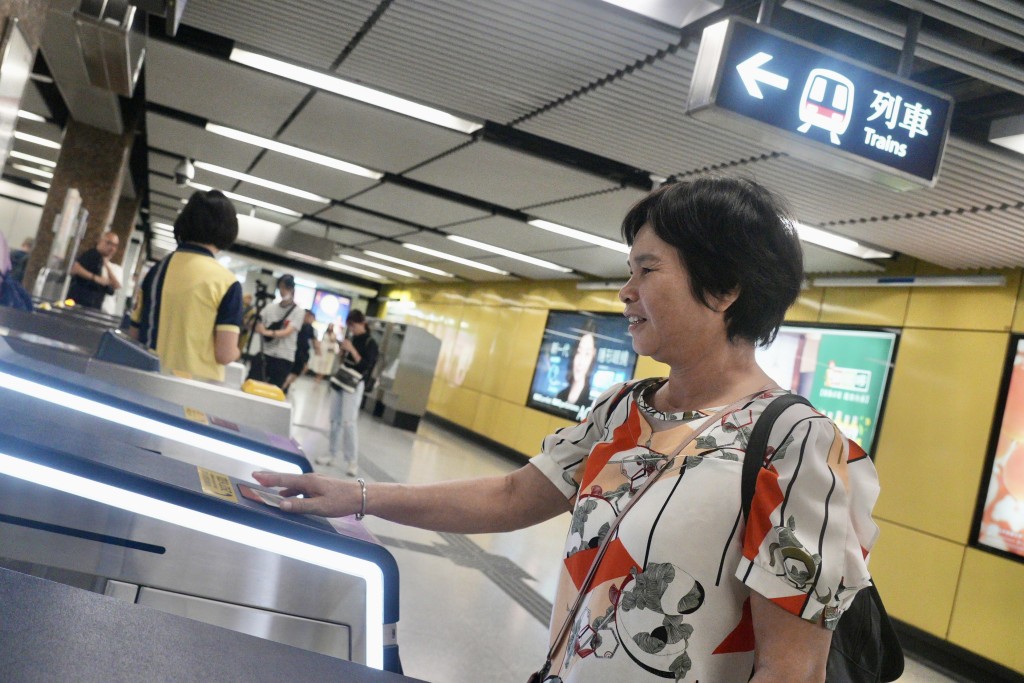 今日起必须使用「乐悠咭」才可续享优惠。（欧乐年摄）