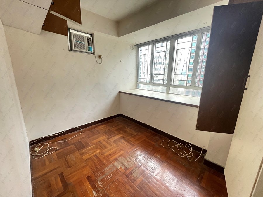 單位開拍價590萬元,較銀行估價低65萬元或10%。 單位開拍價590萬元,較銀行估價低65萬元或10%。