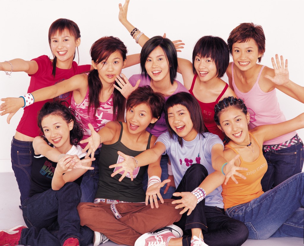 Kary吴雨霏（前排右二）2002年以Cookies成员身份出道。