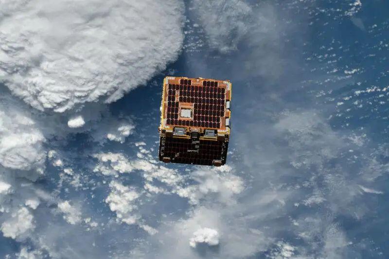 這個立方體衛星邊長約10厘米、重約1.1公斤。網上圖片