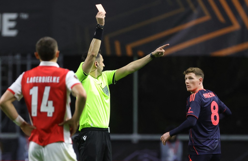 安達臣被逐。路透社