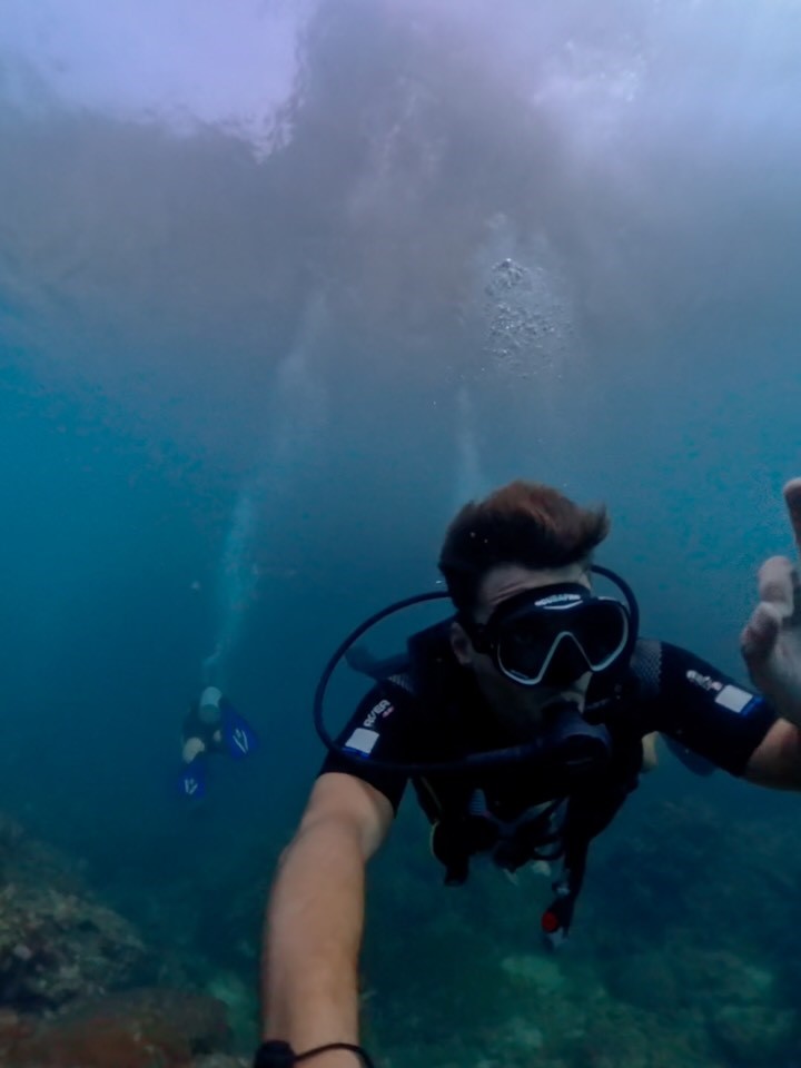 英国人气真人秀男星赖特日前离奇死于泰国。IG