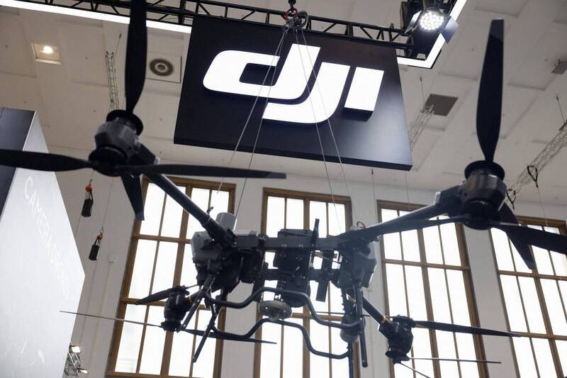大疆（DJI）被美國納入國家安全風險列管名單，未來新型無人機恐將無法獲准進口或銷售。法新社
