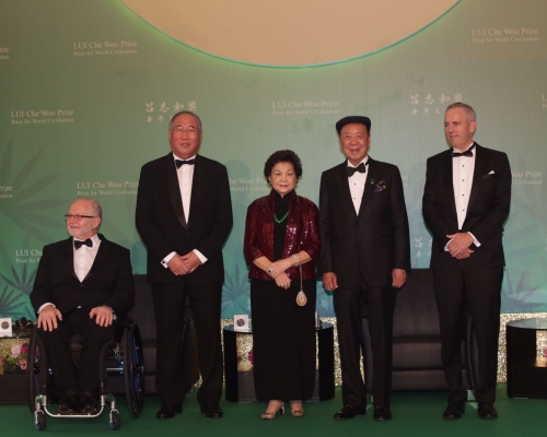 吕志和奖得主解振华（左二）指美国退《巴黎协定》 无碍中国降低碳排放。