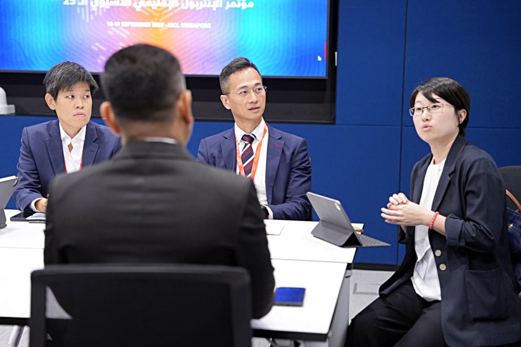 陳東（中）參與會議。警方提供