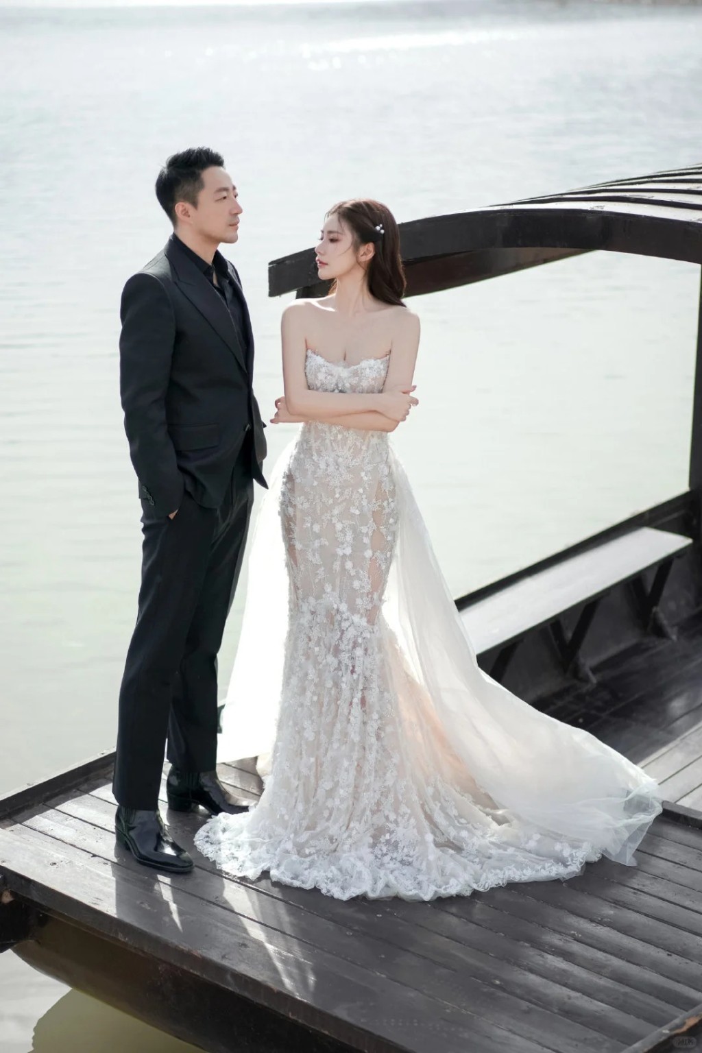 汪小菲和馬筱梅的結婚相曝光。 汪小菲和馬筱梅的結婚相曝光。