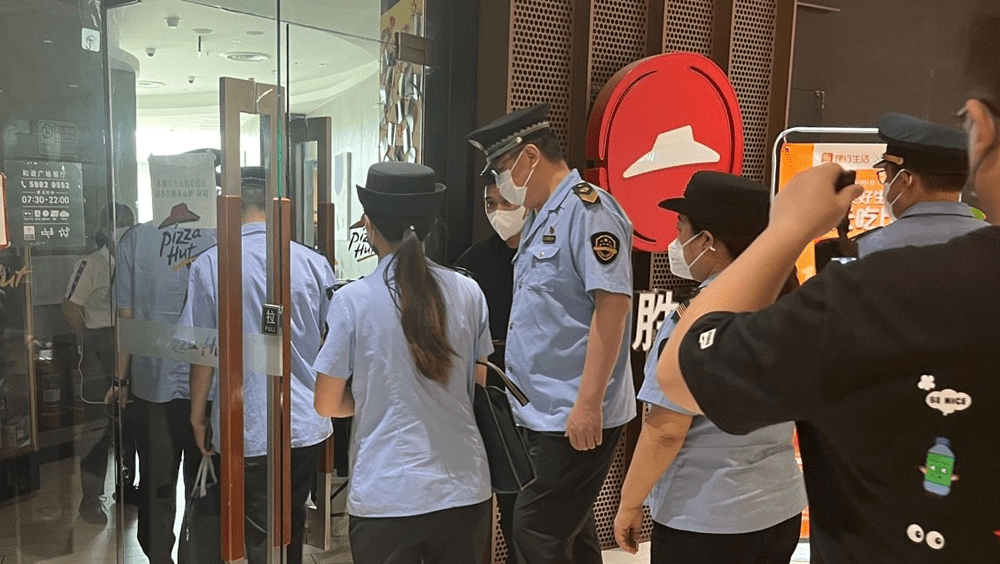 內地必勝客被臥底記者揭發食材到期改標。