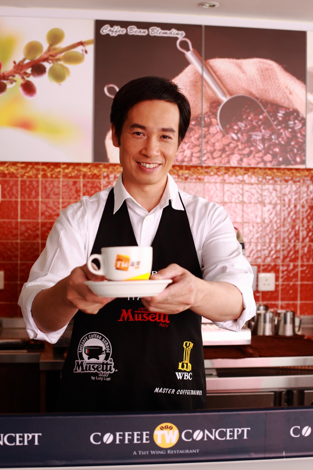 陳豪出名是圈中的「咖啡達人」。