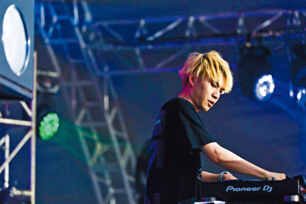 DJ King表示除非舞步極簡單,不然的話會拒絕跳舞。