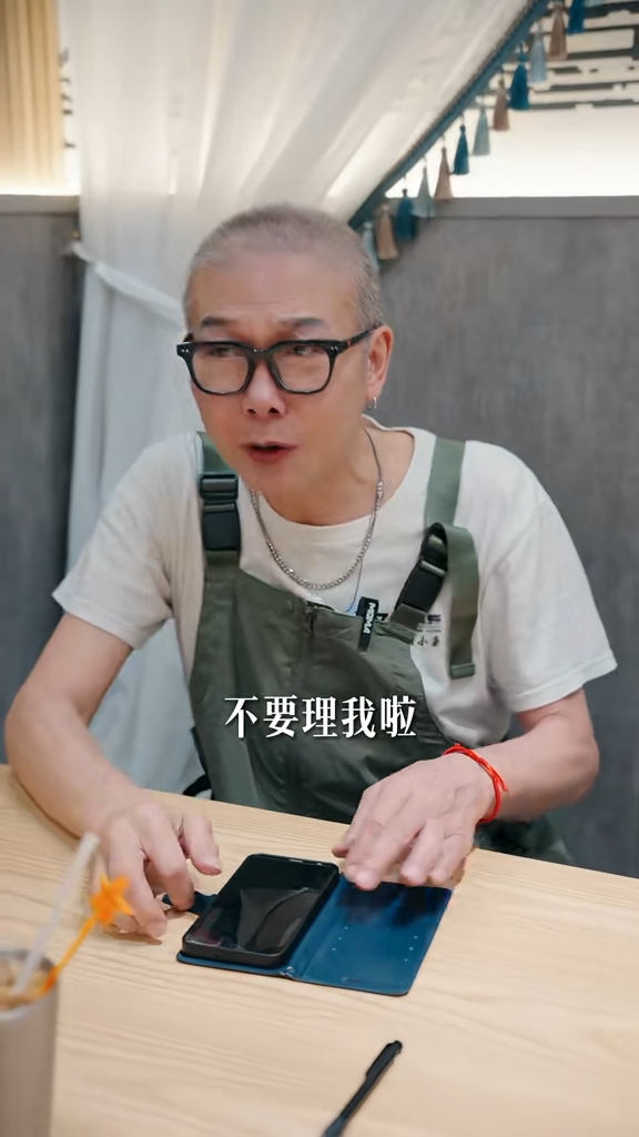 錢小豪明顯消瘦了不少。 錢小豪明顯消瘦了不少。