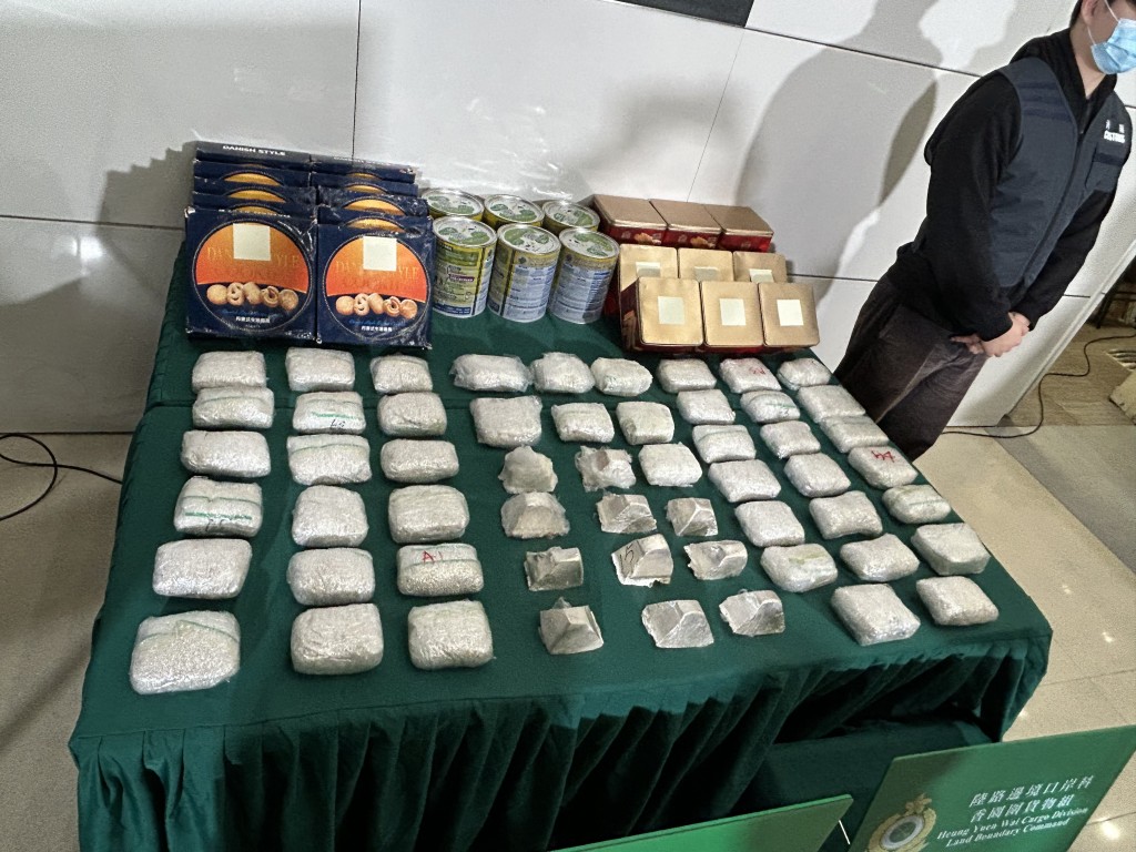 海關檢獲的219公斤白銀,市值約610萬元。 海關檢獲的219公斤白銀,市值約610萬元。