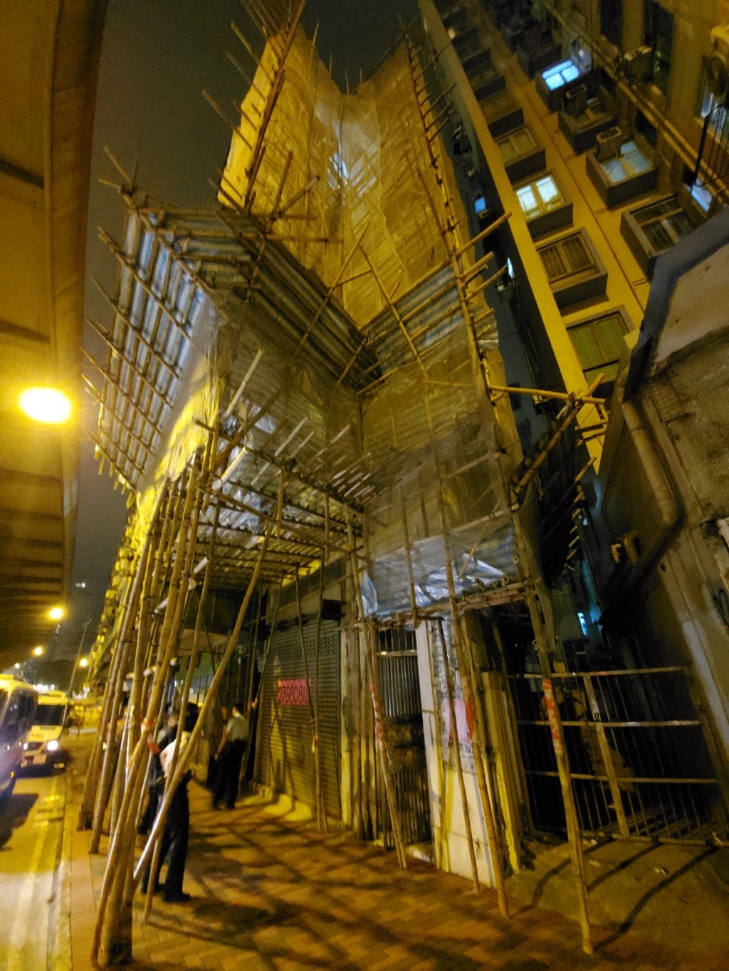 現場是漆咸道北494號一唐樓單位。蔡楚輝攝
