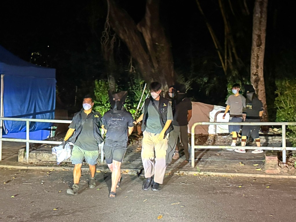 被捕男子帶署調查。 被捕男子帶署調查。