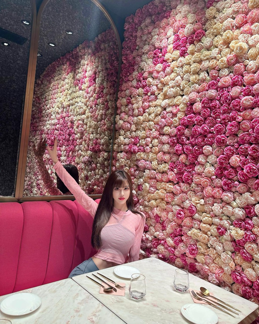 Yumi特意分享在餐厅的照片，证明自己没有刻意不吃东西。
