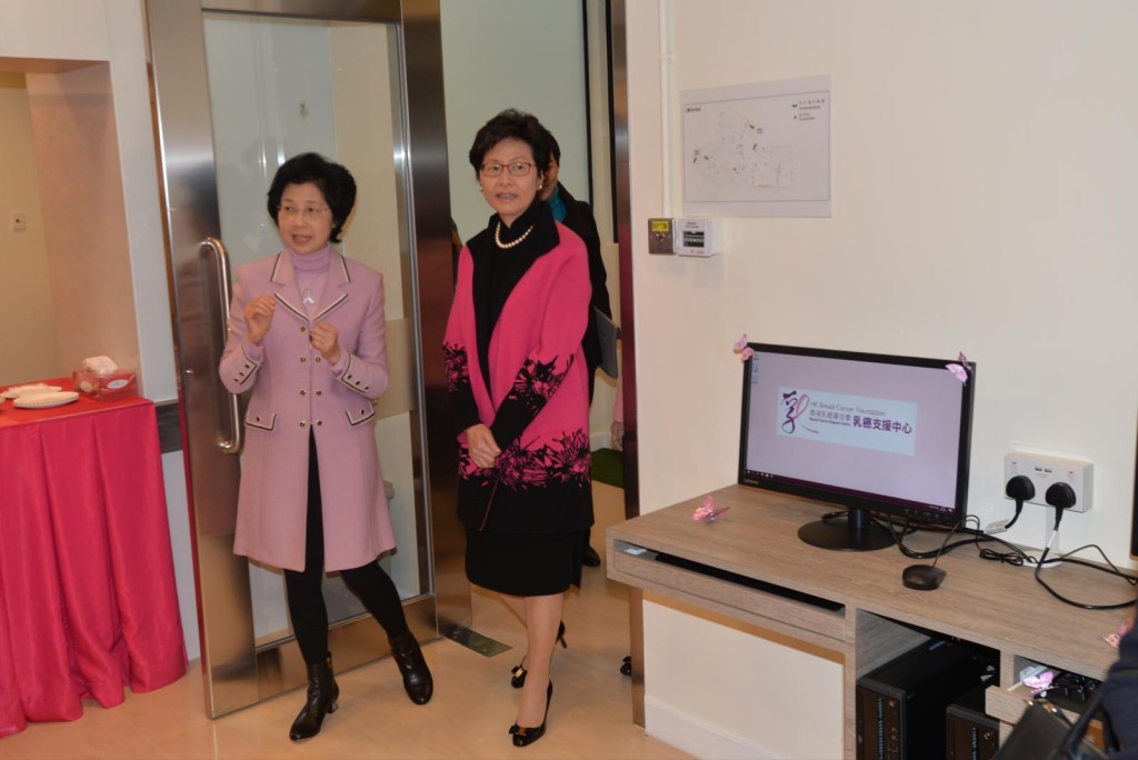 林鄭月娥讚揚基金會多年來透過提升大眾對乳癌的認識,推廣乳健教育及乳健檢查,為患者及其家屬提供支援等,致力減低本地乳癌威脅。