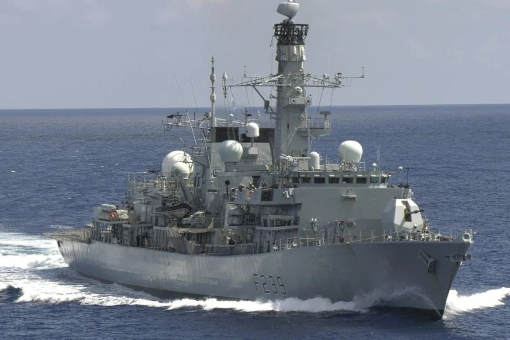 英航母护航巡防舰「里契蒙」号（HMS Richmond）。
