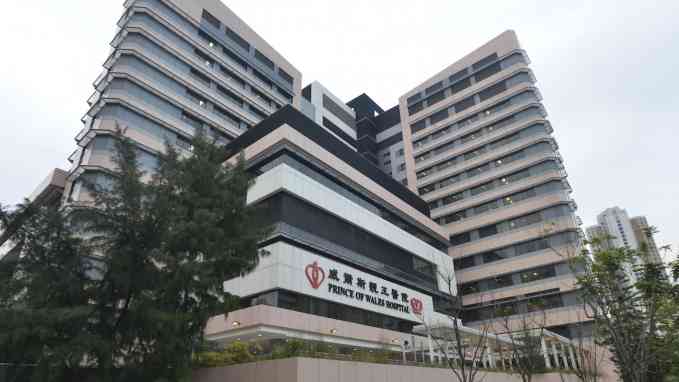 兩人清醒被送往威爾斯親王醫院治理。