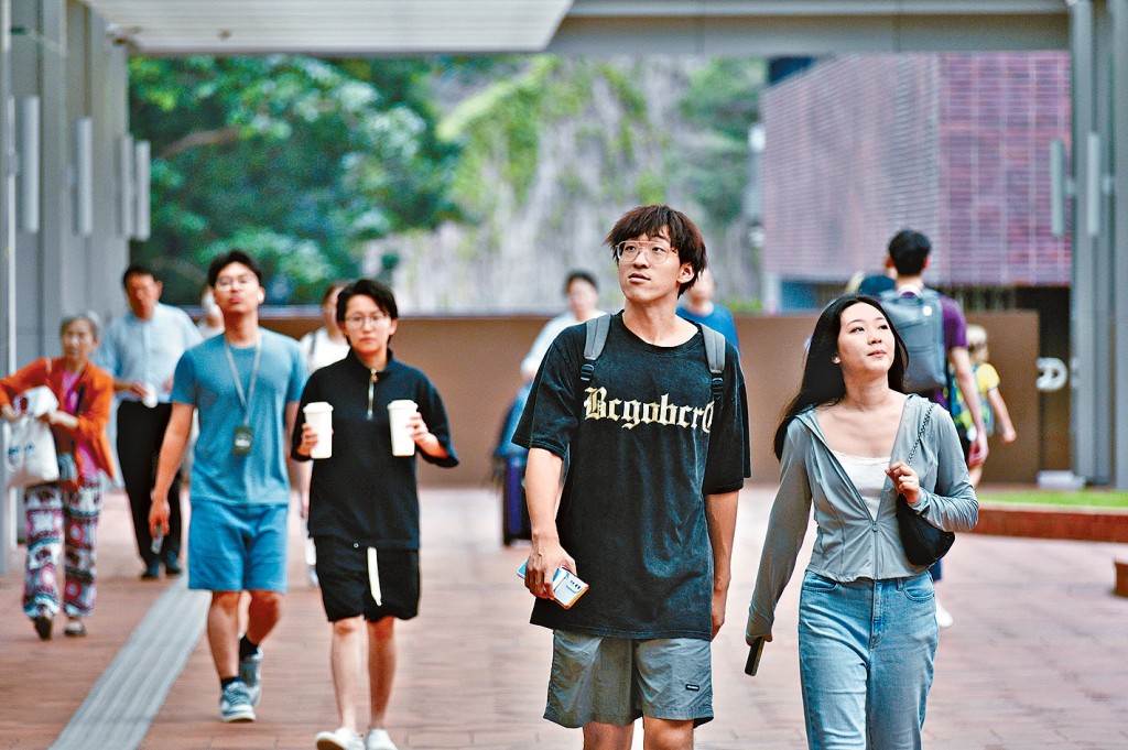 本報發現，多間院校在QS大學學科排名中，社會科學領域排名顯著下跌。 