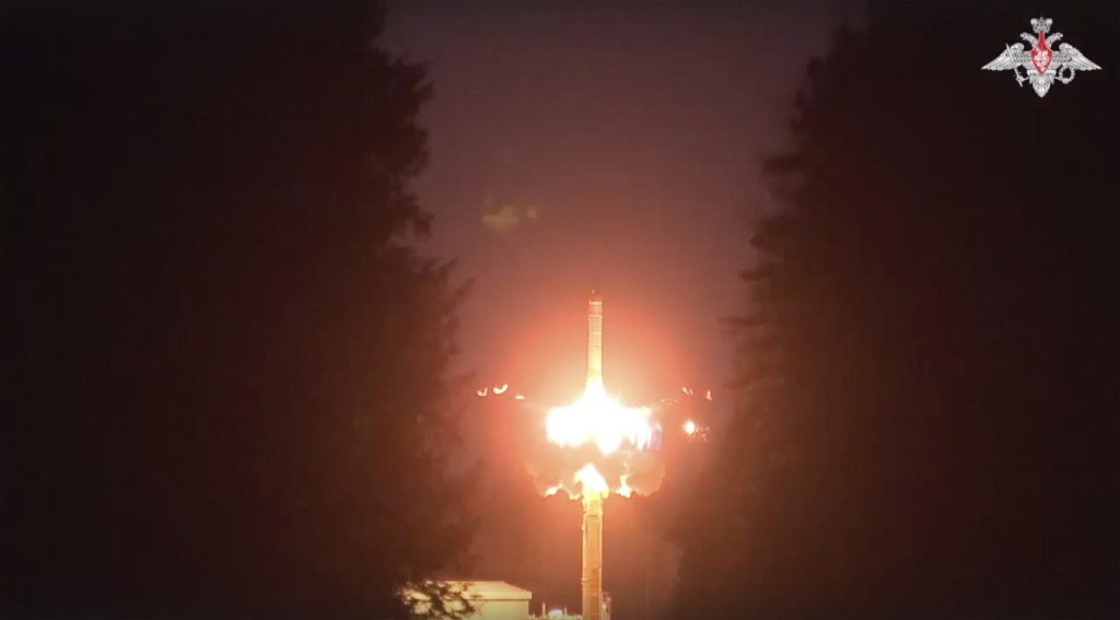 俄軍在演習中發射洲際彈道導彈。美聯社