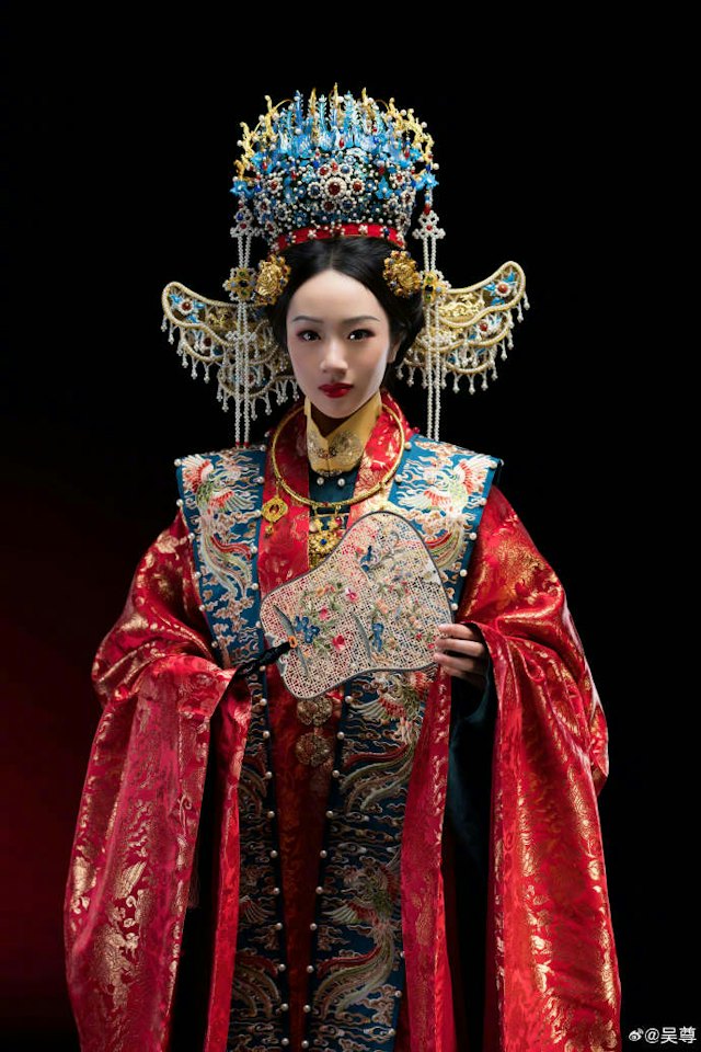 吳尊的15歲女兒NeiNei已亭亭玉立。