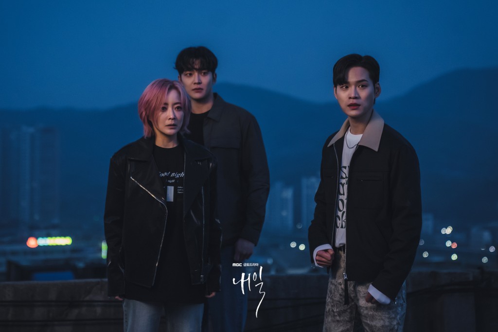 路雲(中)與金喜善主演的《還有明天》,上月才播畢。
