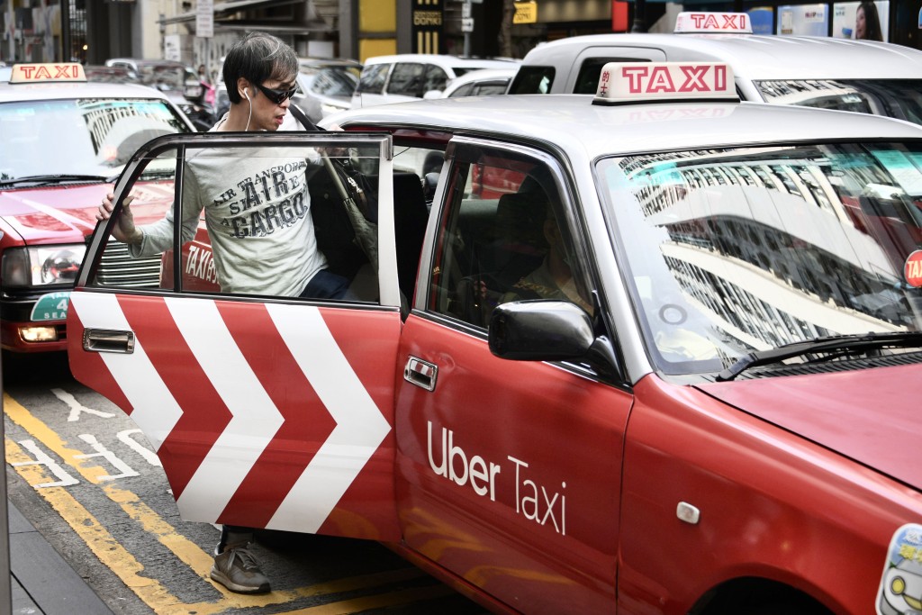 政府提出規管網約車修例。 政府提出規管網約車修例。