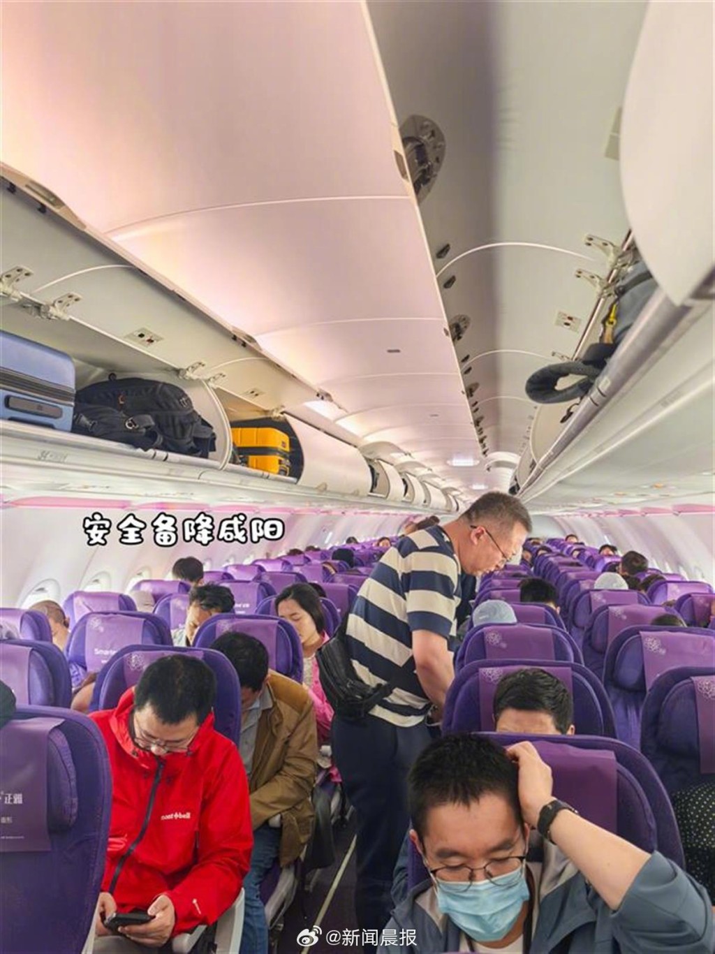 航機復飛時不少乘客被嚇至尖叫。新聞晨報 航機復飛時不少乘客被嚇至尖叫。新聞晨報