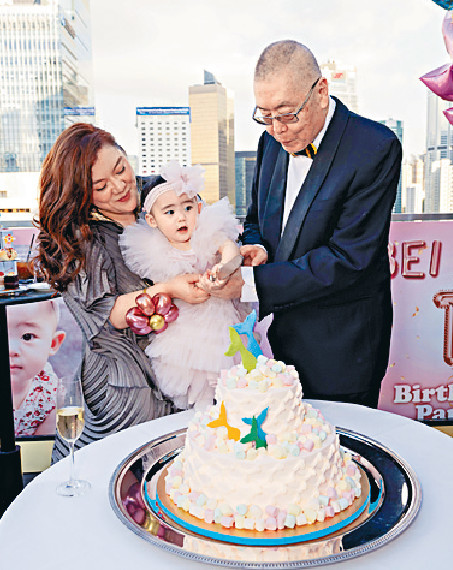 ■劉詩昆和孫穎花盡心思為貝貝慶生。
