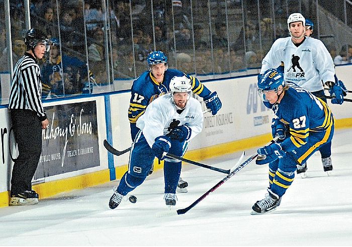 在加拿大，學生可嘗試滑雪、冰球等較新穎的運動。