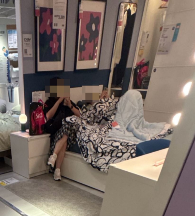 不少網民分享在IKEA的觀察,慨嘆太多人將陳列區當成自己家。 不少網民分享在IKEA的觀察,慨嘆太多人將陳列區當成自己家。