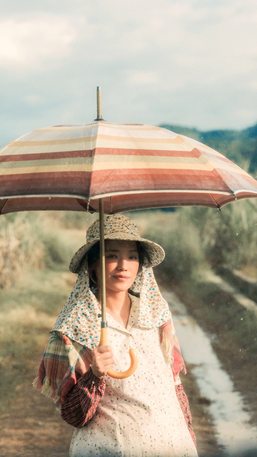 舒淇在烈日當空下，完成在甘蔗林的外景拍攝。