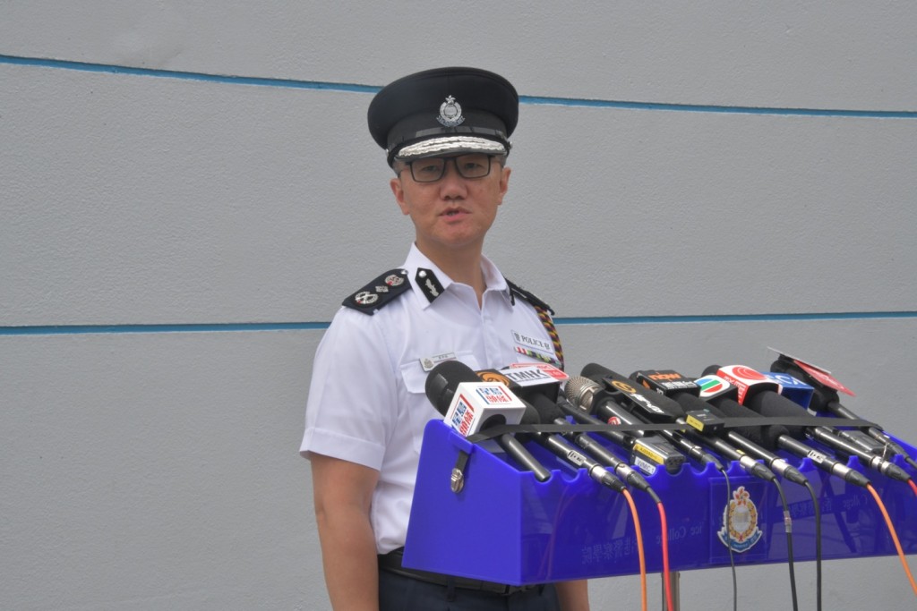 警务处长萧泽颐指昨午共收到83人报案。杨伟亨摄 