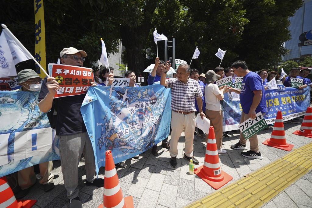 在東京多月來都有不少人及團體反對政府的褔島核污水排海計畫。美聯社