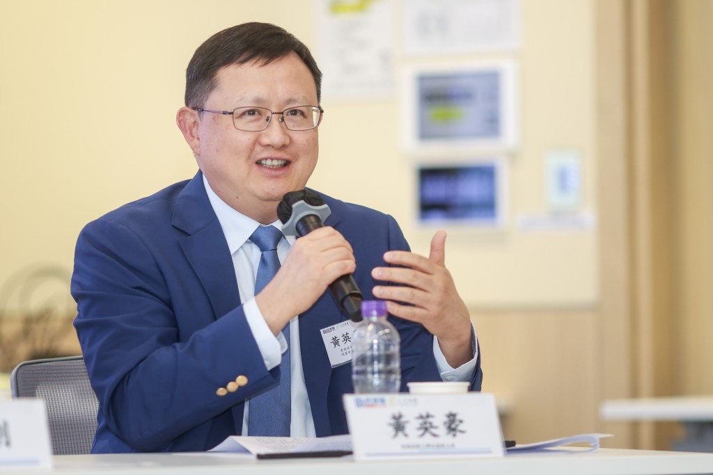 浸大校董會主席黃英豪強調，香港高教發展離不開大灣區，將大灣區變成助力香港的福地。