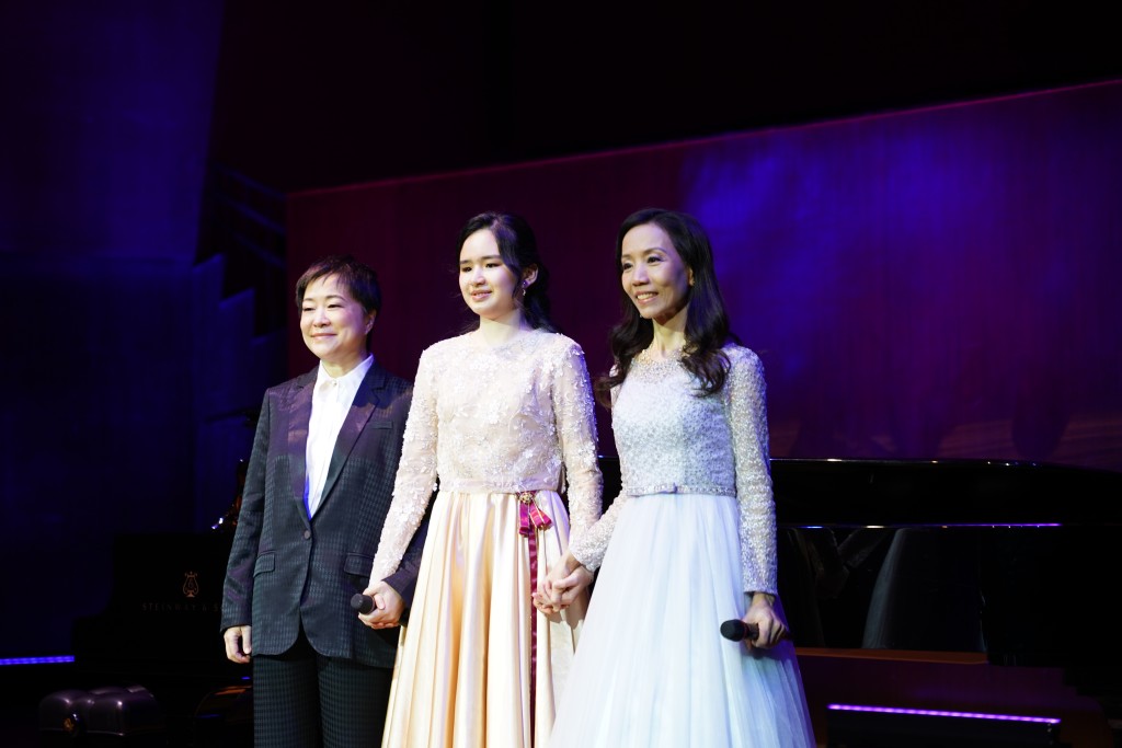 （左起）鋼琴家余頌恩、女高音蕭凱恩及客席演出賴允琪。