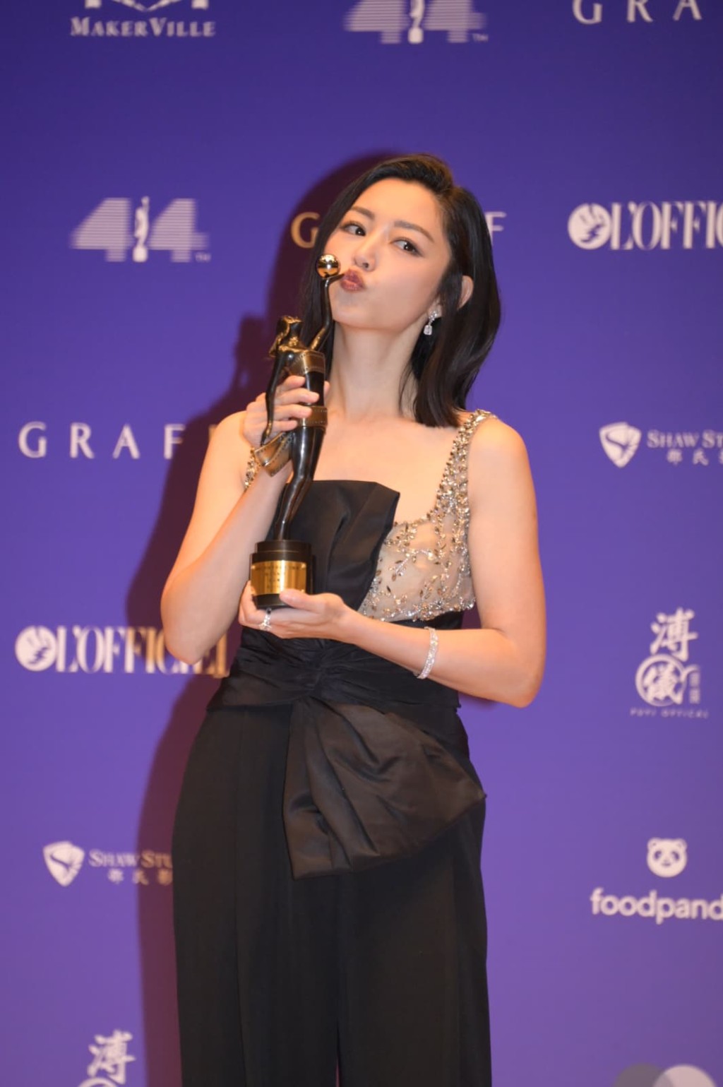 衛詩雅在後台受訪時，感謝在場傳媒，「你哋睇住我長大，感受到大家支持。」