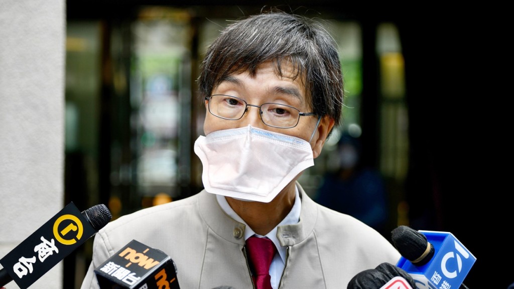 袁國勇促請政府爭取在明年暑假於外國通關。資料圖片