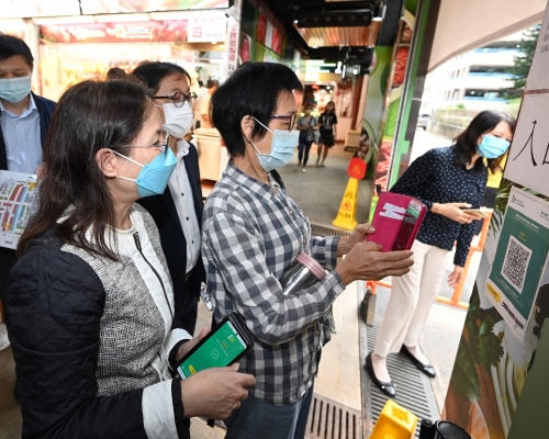 食環署官員視察街市。政府新聞處圖片