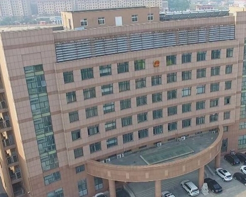 徐明從人社局7樓小會議室跳樓身亡。