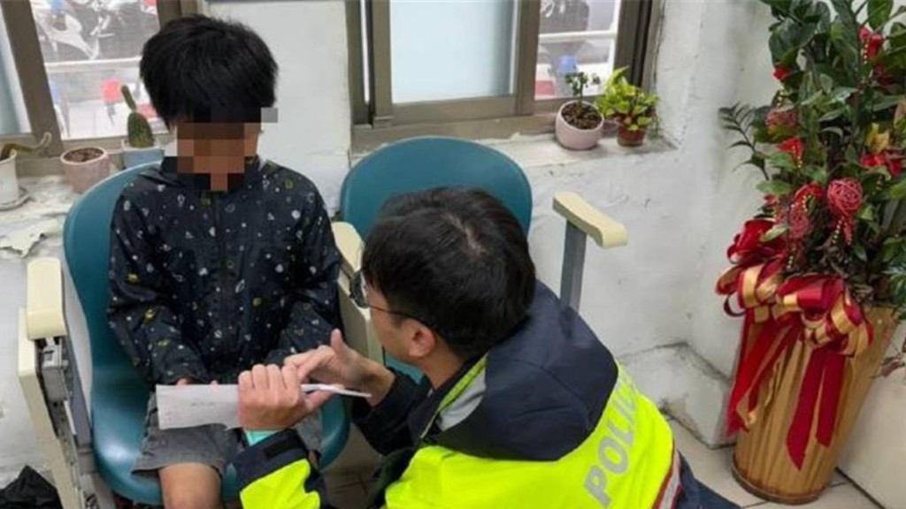 走失的日籍男童聽到台警說出流利日語，不安感即刻消除。中時