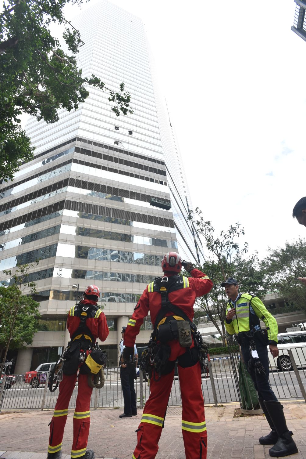 救援人員到場。