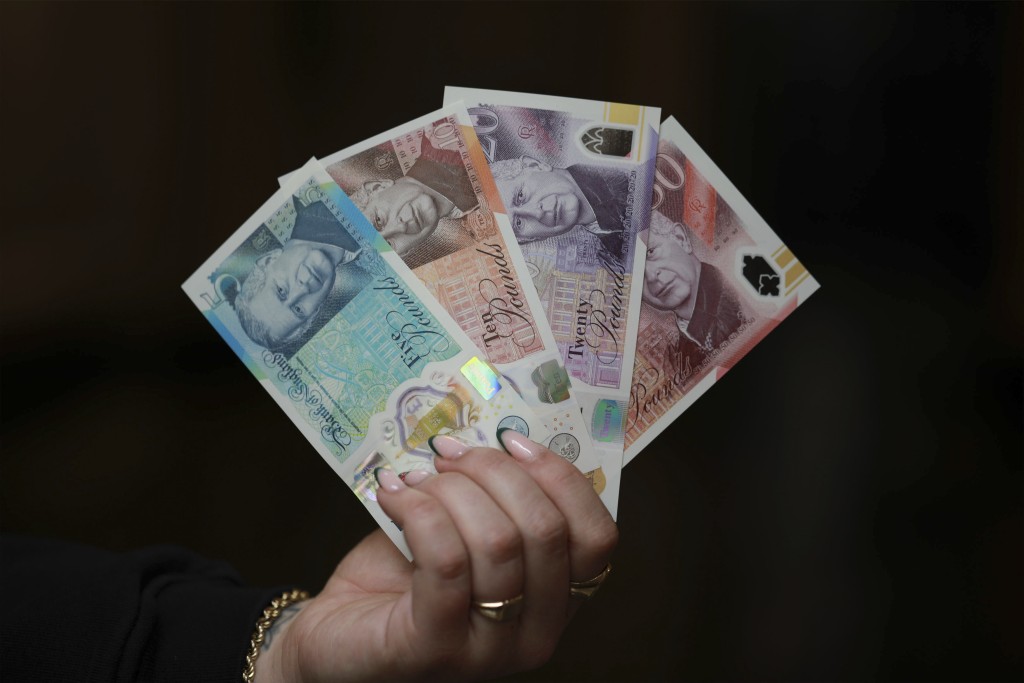 英皇肖像新钞周三开始流通。美联社