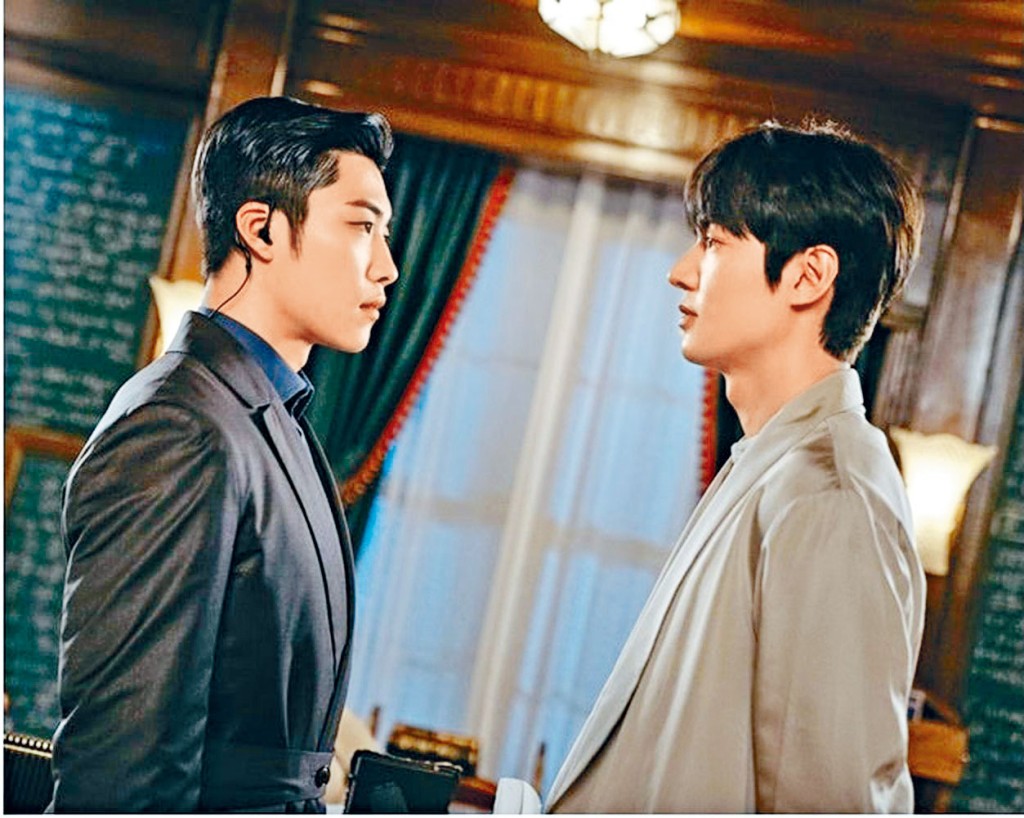 李敏鎬（右）的新劇《The King》，昨日傳出未通知演員就換角的是非。