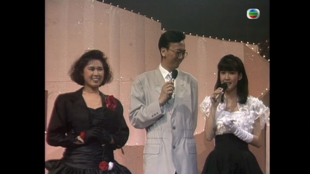 梁詠琳（左）1988年由美國返港。