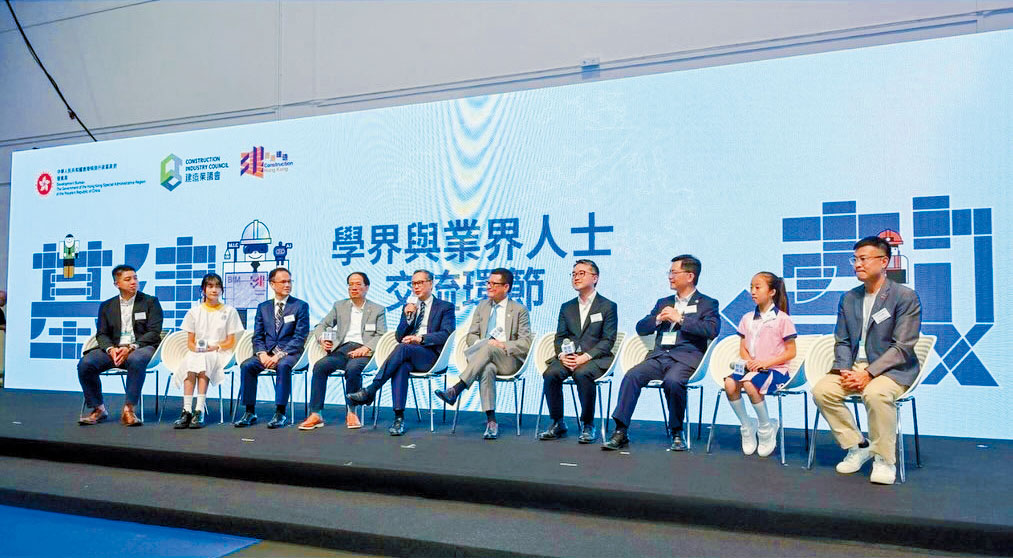 建造業議會執行總監鄭定寕工程師(右五)率領一眾代表探討跨界合作,推動STEAM教育,以培育未來的人才。 建造業議會執行總監鄭定寕工程師(右五)率領一眾代表探討跨界合作,推動STEAM教育,以培育未來的人才。