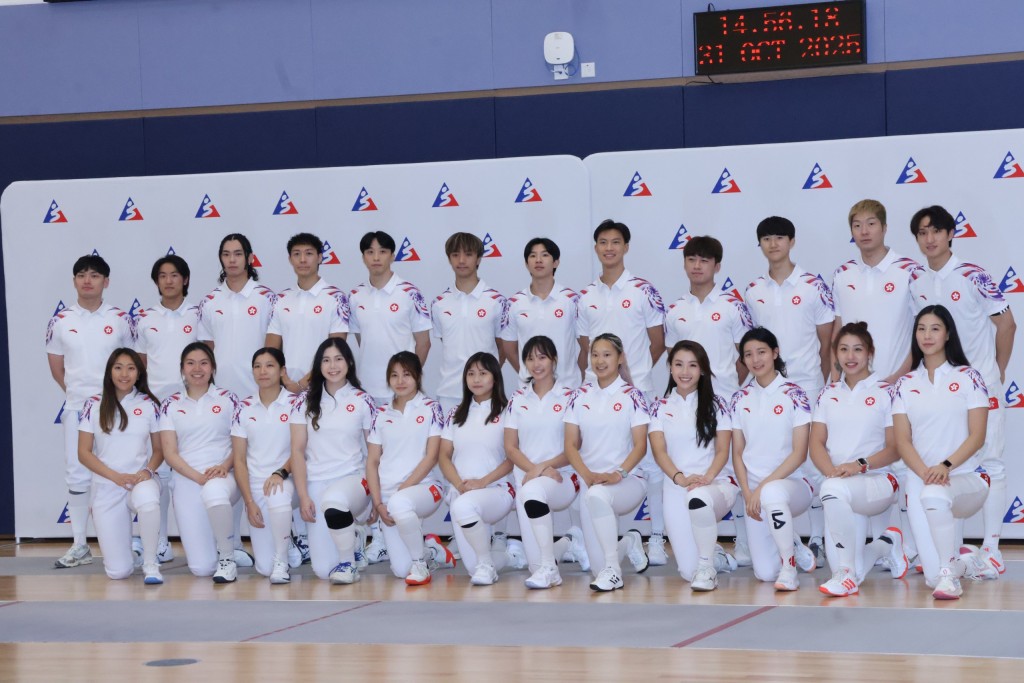 24位香港全運劍手周五齊集體院見記者。徐嘉華攝 24位香港全運劍手周五齊集體院見記者。徐嘉華攝