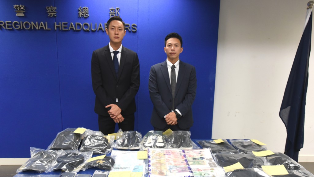 新界北總部重案組總督察戴玉麟(右)及新界北防止罪案主任黃長興講述案情