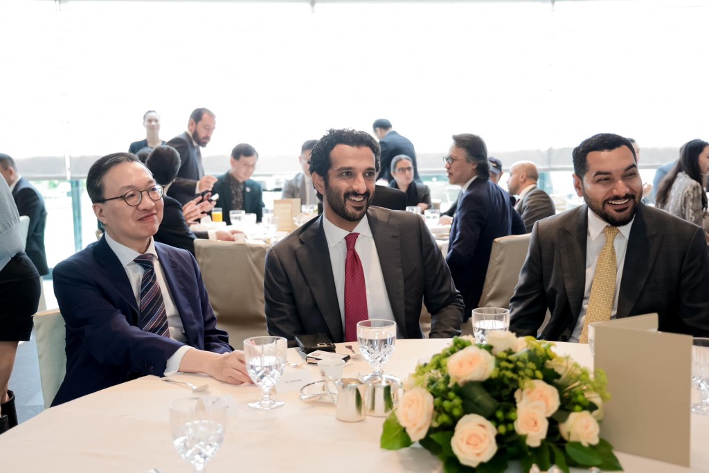 林定國(左)獲阿聯酋經濟部長Abdulla Bin Touq Al Marri邀請，代表特區政府出席午宴。林定國fb