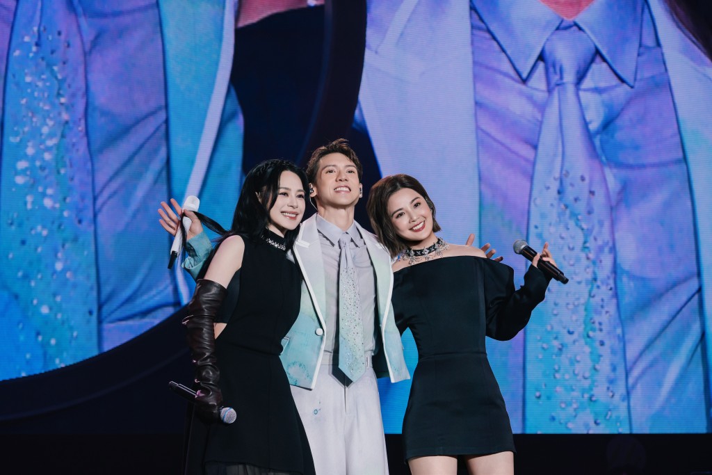 嘉賓方面則有Twins,三人合唱《小酒窩》。 嘉賓方面則有Twins,三人合唱《小酒窩》。