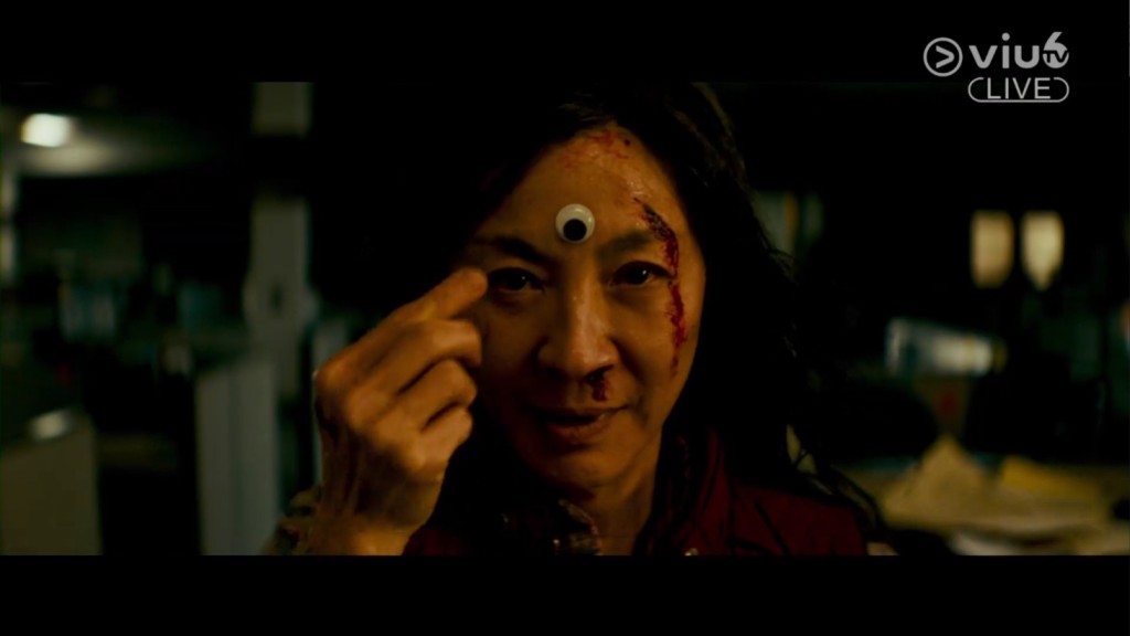 影后则由《奇异女侠玩救宇宙》杨紫琼创历史，成为首位华裔金像影后。